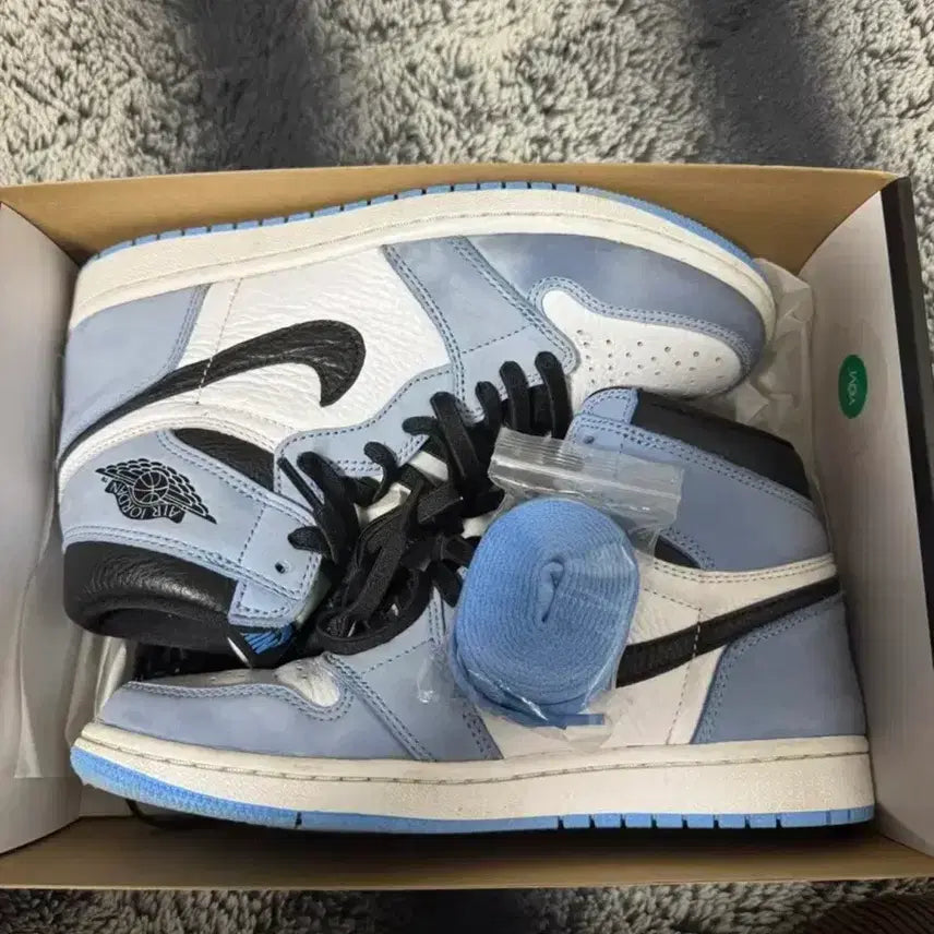 [BUNJANG] Nike Air Jordan 1 High OG University Blue Sneakers / 나이키 에어 조던 1 하이 OG 유니버시티 블루