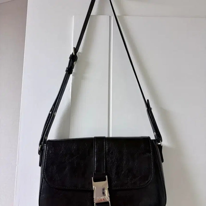 [BUNJANG] Donkey Sisi Shoulder Bag - Black Silver Buckle / 돈키 시시 sisi 숄더백 블랙 실버 버클 가방