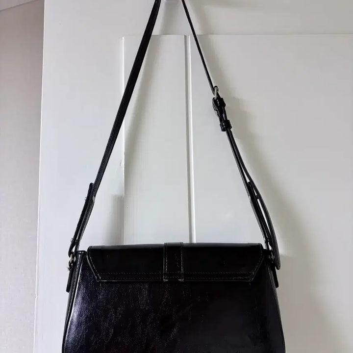 [BUNJANG] Donkey Sisi Shoulder Bag - Black Silver Buckle / 돈키 시시 sisi 숄더백 블랙 실버 버클 가방