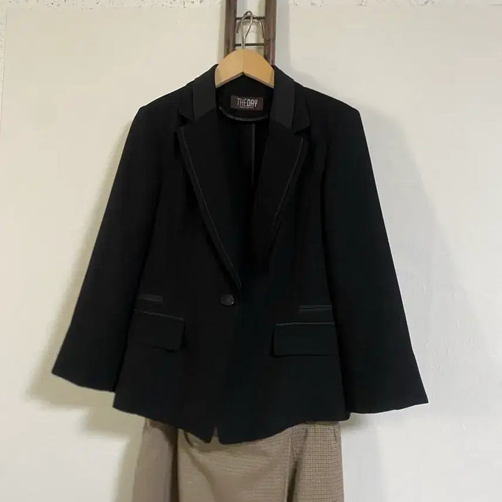 [BUNJANG] The Day Black Three-Quarter Sleeve Jacket (Size 66) / 더데이 블랙 칠부소매 자켓 66