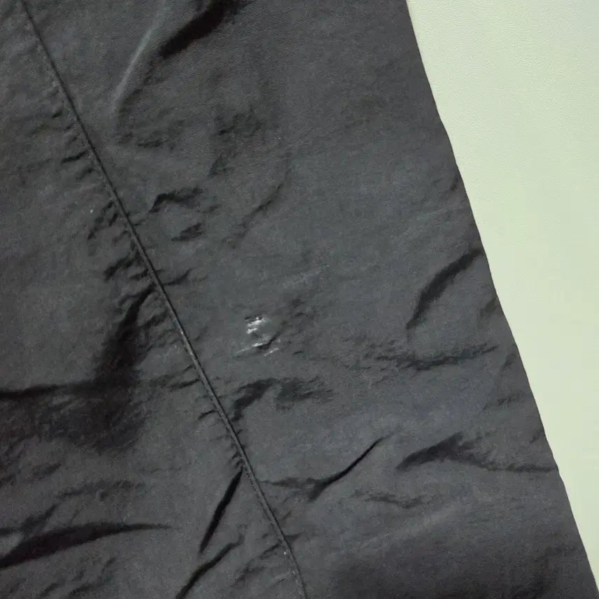 [BUNJANG] Discovery Black Woven Training Pants / 디스커버리 블랙 우븐 트레이닝 팬츠 32 26042413