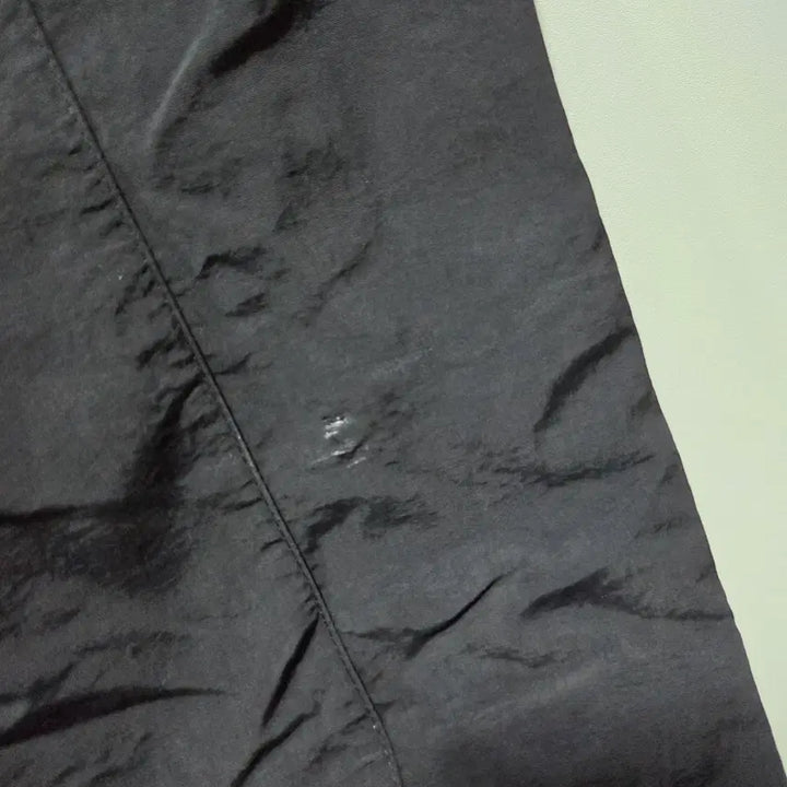 [BUNJANG] Discovery Black Woven Training Pants / 디스커버리 블랙 우븐 트레이닝 팬츠 32 26042413