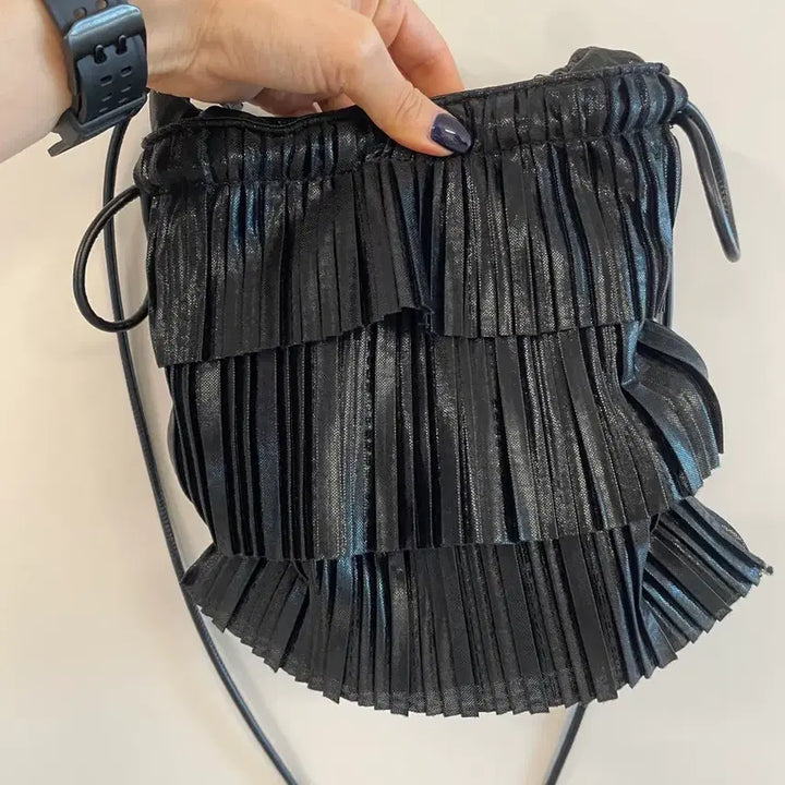 [BUNJANG] Black Pleated Tassel Shoulder Bag/Crossbody Bag / (촬영만한)블랙 플리츠 수술백 숄더백겸 크로스백