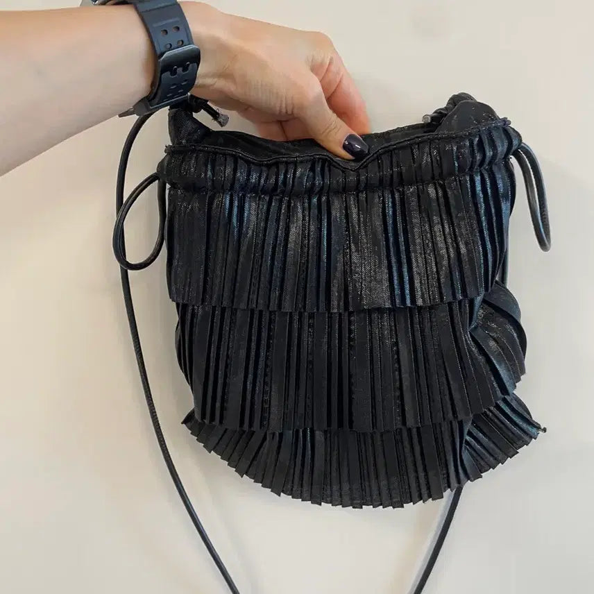 [BUNJANG] Black Pleated Tassel Shoulder Bag/Crossbody Bag / (촬영만한)블랙 플리츠 수술백 숄더백겸 크로스백