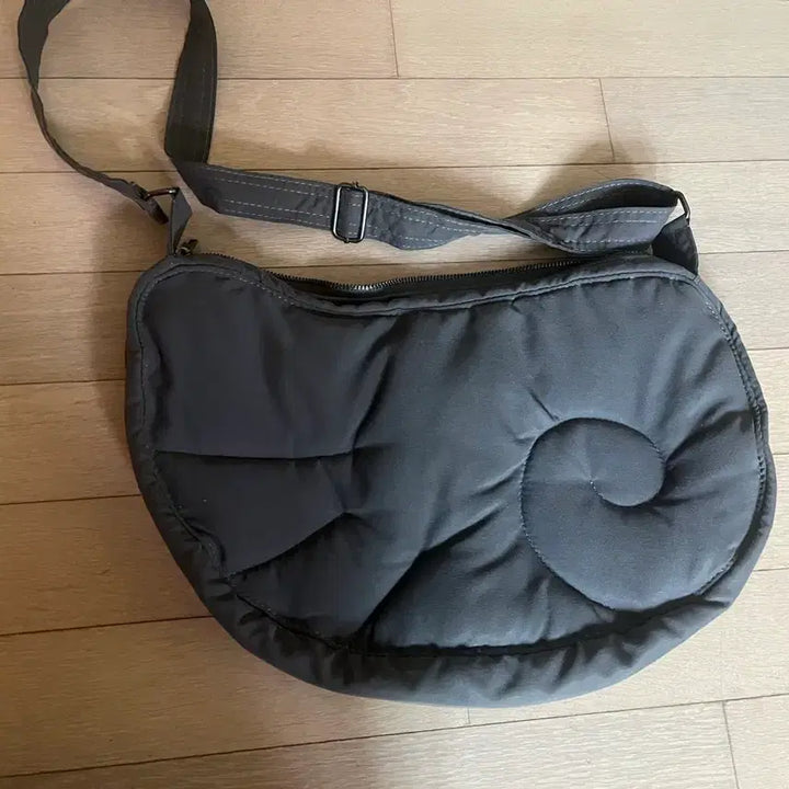 [BUNJANG] Wingback Charcoal Item / 윙백 차콜