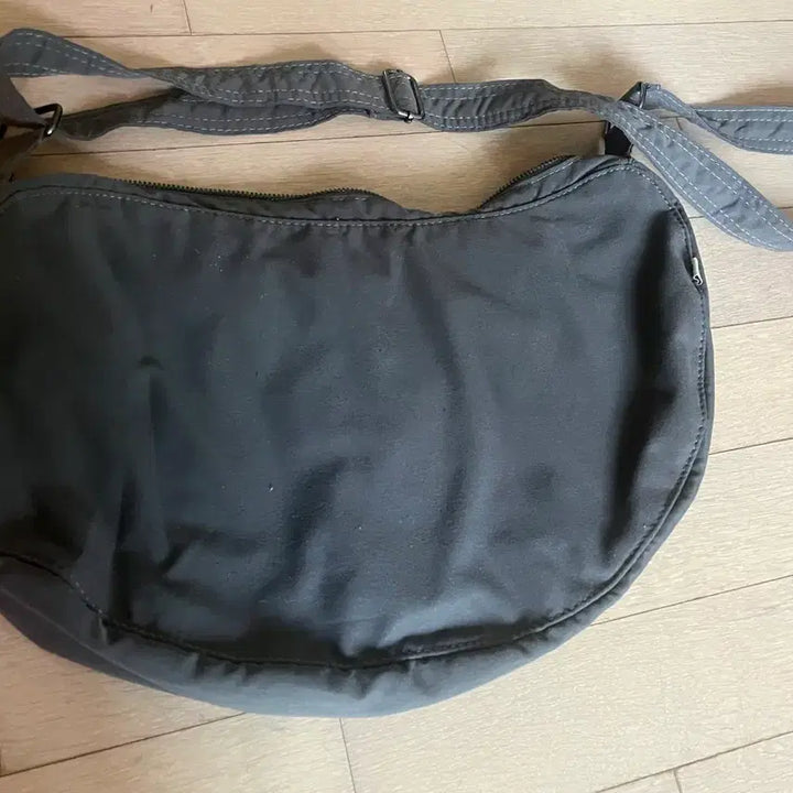 [BUNJANG] Wingback Charcoal Item / 윙백 차콜
