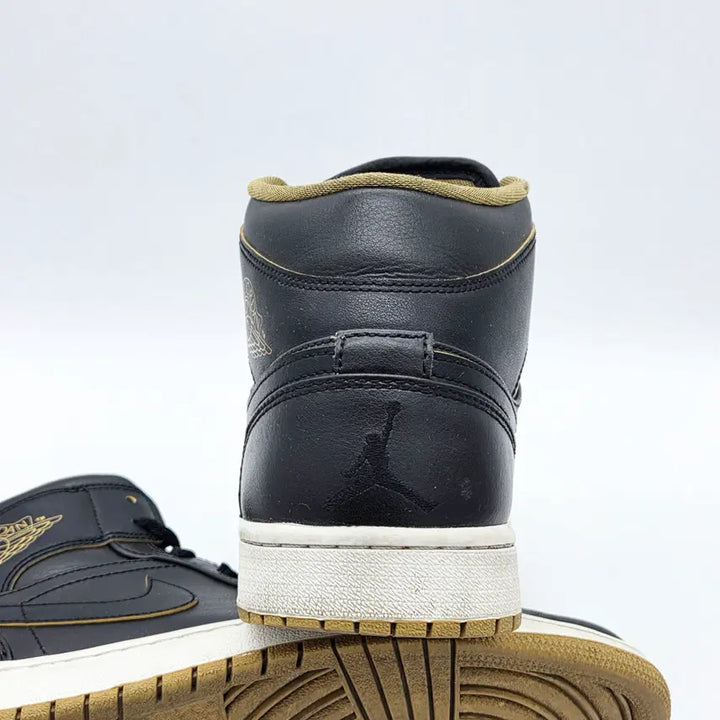 [BUNJANG] Nike Air Jordan 1 Mid Black Metallic Gold (285) / 나이키 에어 조던 1 미드 블랙 메탈릭 골드 (285)