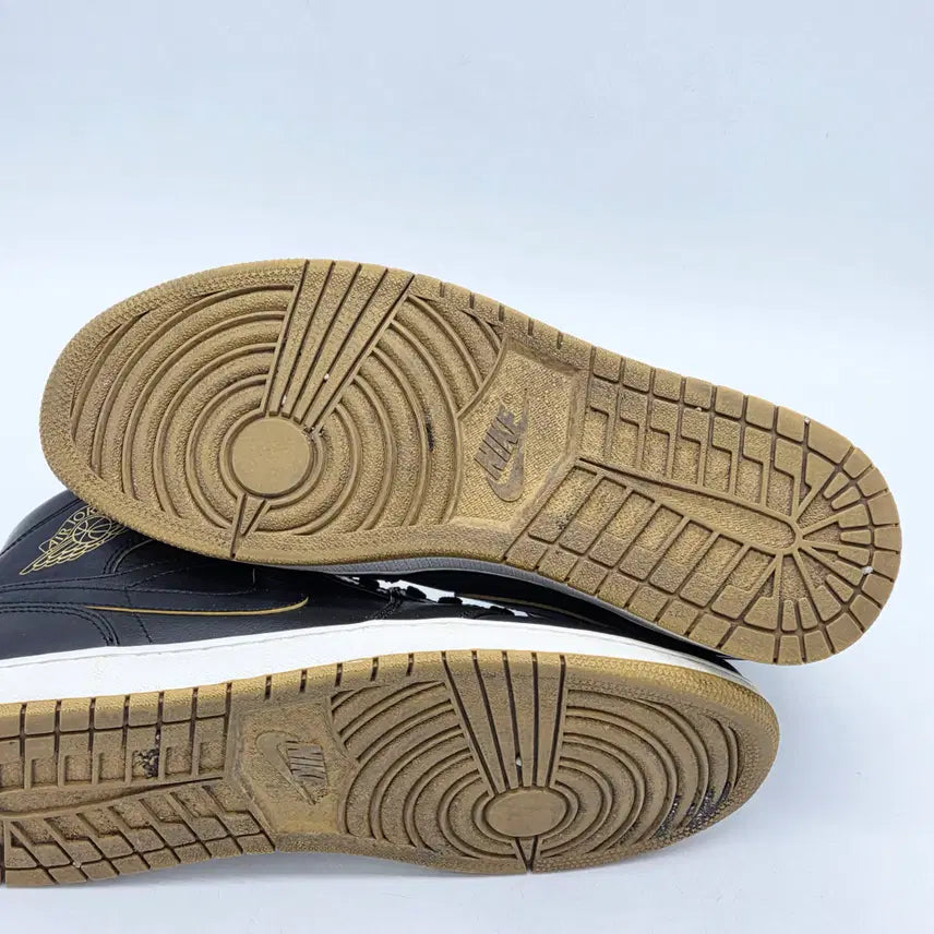 [BUNJANG] Nike Air Jordan 1 Mid Black Metallic Gold (285) / 나이키 에어 조던 1 미드 블랙 메탈릭 골드 (285)