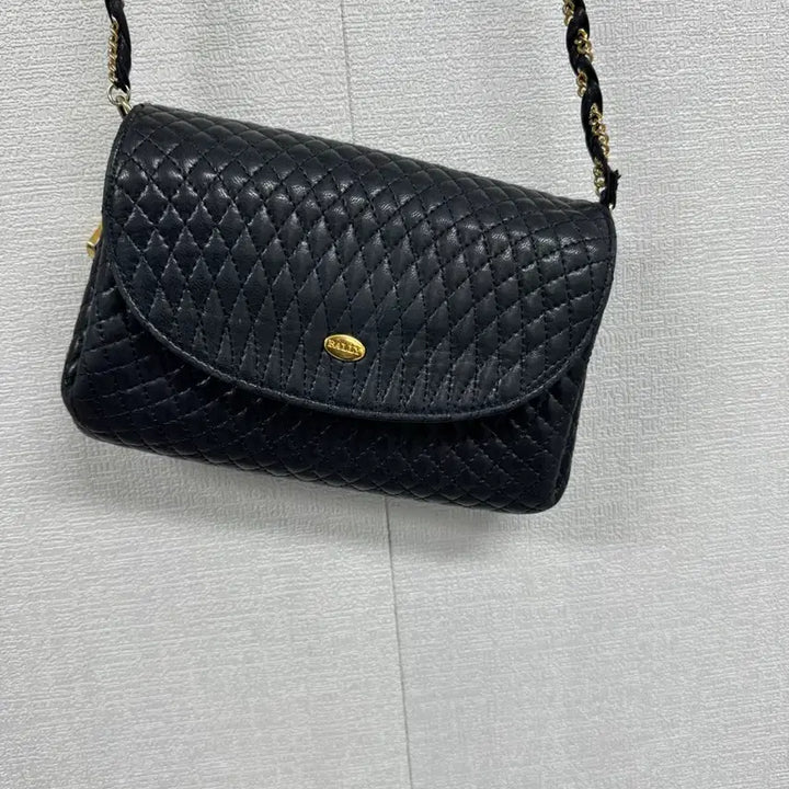 [BUNJANG] Bally Quilted Chain Crossbody Bag / 발리 퀄팅 체인 크로스백