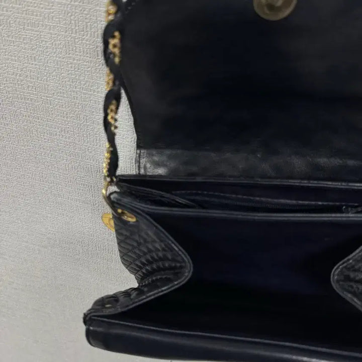 [BUNJANG] Bally Quilted Chain Crossbody Bag / 발리 퀄팅 체인 크로스백