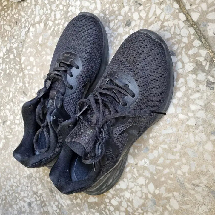 [SOLD OUT] [275 size] 나이키 레볼루션 6 운동화 런닝화