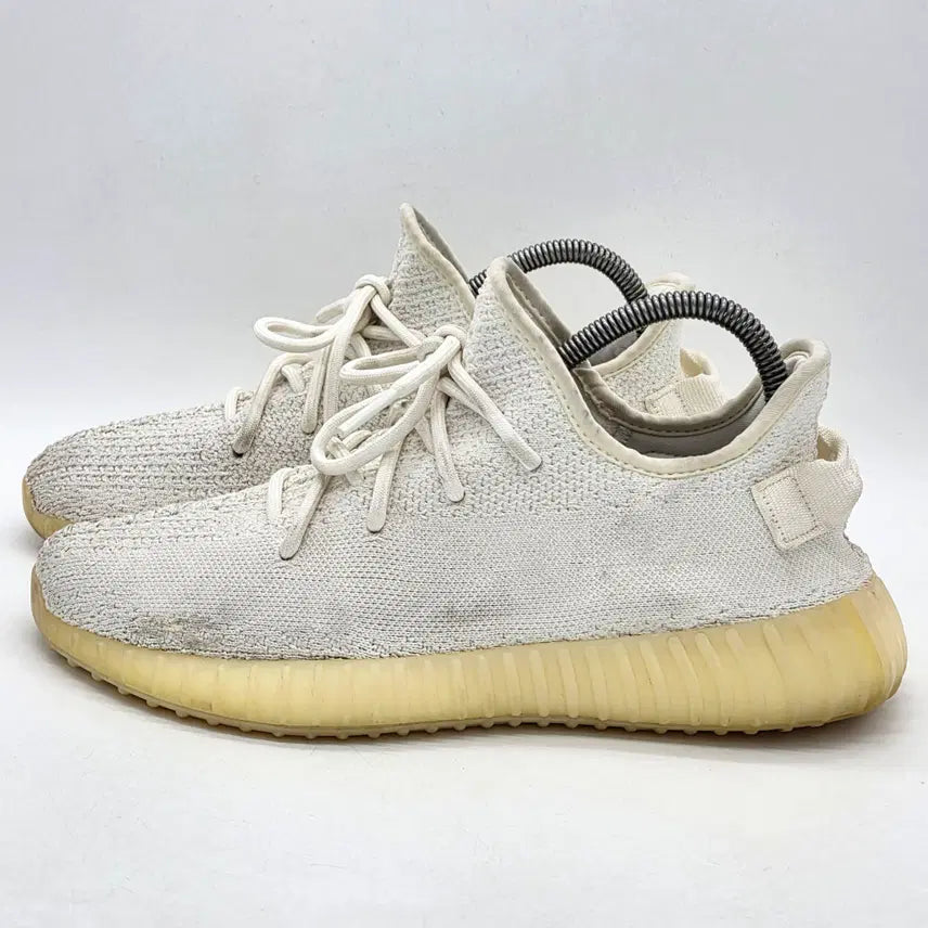 [BUNJANG] Adidas Yeezy Boost 350 V2 Cream/Triple White Sneakers / 아디다스 이지 부스트 350 V2 크림/트리플 화이트 (260)