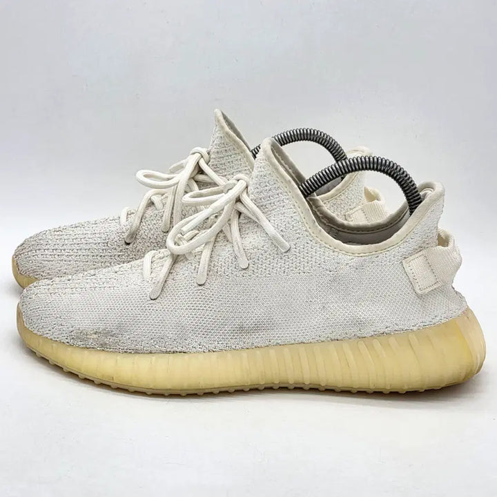 [BUNJANG] Adidas Yeezy Boost 350 V2 Cream/Triple White Sneakers / 아디다스 이지 부스트 350 V2 크림/트리플 화이트 (260)