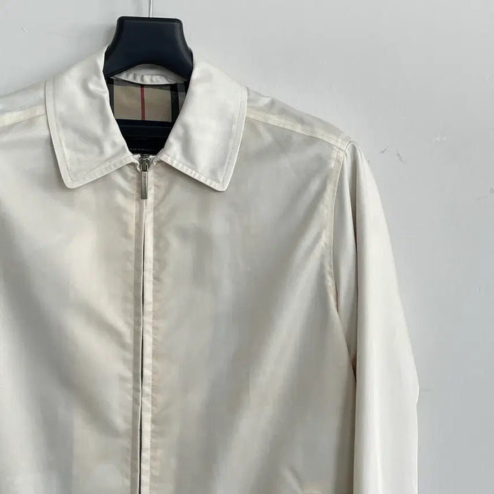 [SOLD OUT] 버버리 8/공용95 정품 화이트 스탠다드 블루종