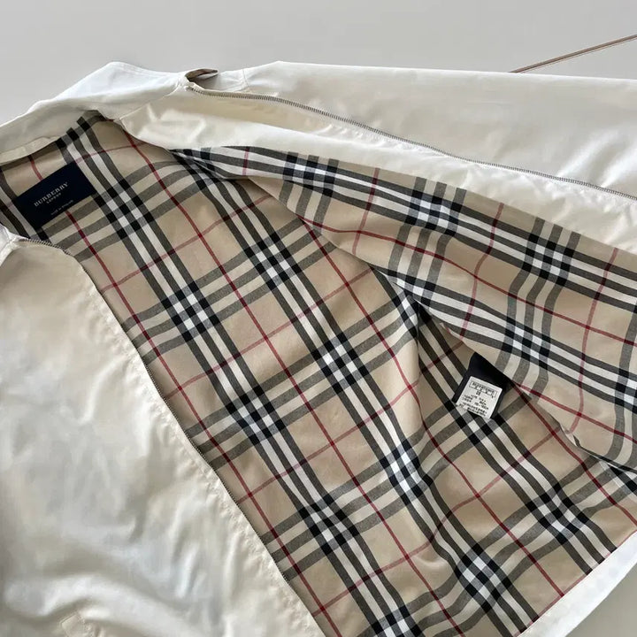 [SOLD OUT] 버버리 8/공용95 정품 화이트 스탠다드 블루종