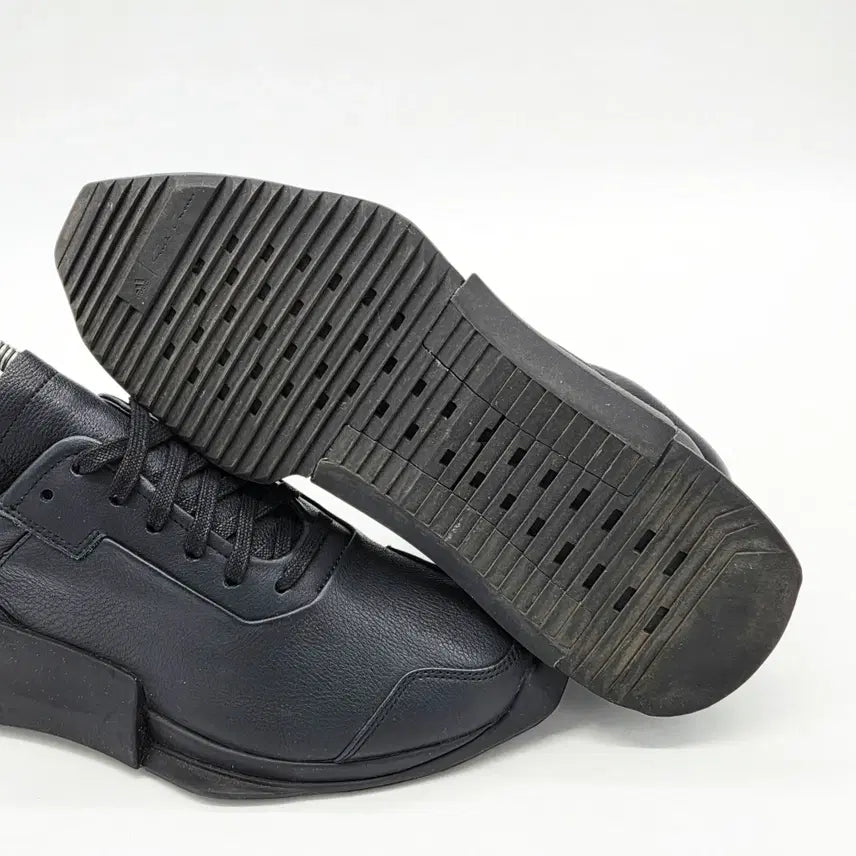 [BUNJANG] Adidas x Rick Owens Level Runner Low 2 Sneakers (Black) / 아디다스 X 릭오웬스 레벨 러너 로우2 스니커즈 블랙 (240)