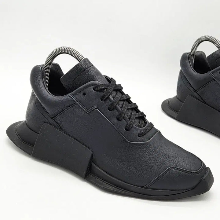 [BUNJANG] Adidas x Rick Owens Level Runner Low 2 Sneakers (Black) / 아디다스 X 릭오웬스 레벨 러너 로우2 스니커즈 블랙 (240)