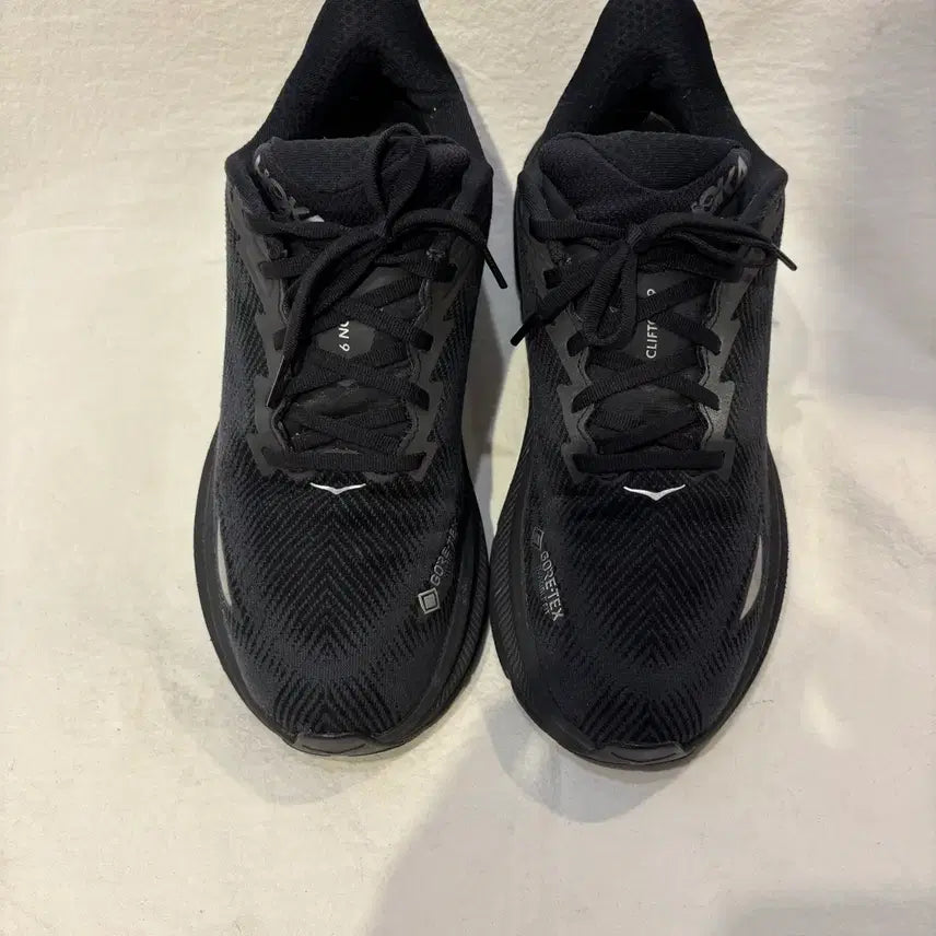 [SOLD OUT] 호카 클리프톤 9 고어텍스