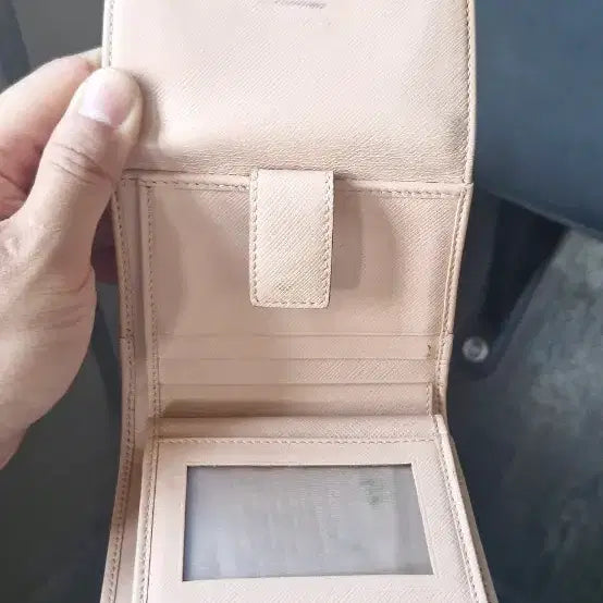 [BUNJANG] Ferragamo Baby Pink Wallet / 페라가모 베이비핑크 반지갑
