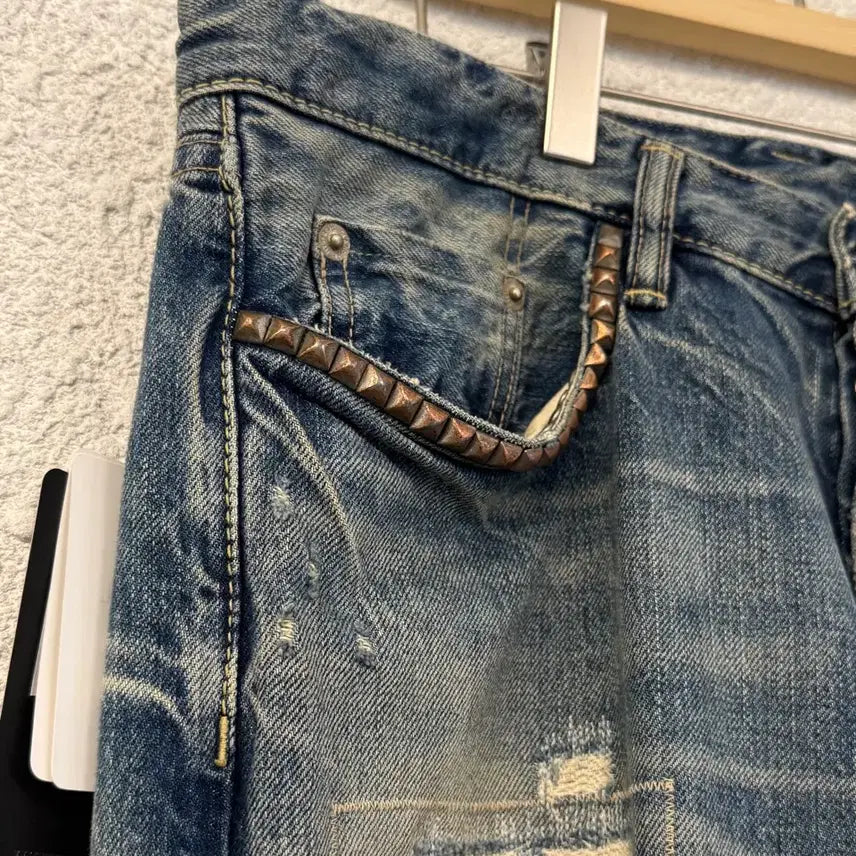 [SOLD OUT] 히스테릭 글래머 데미지드 스터드 데님