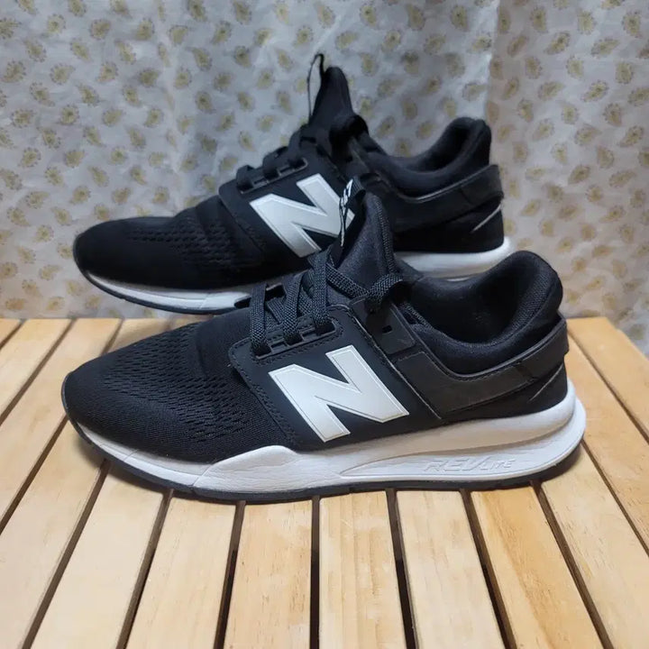 [BUNJANG] New Balance 247 Manticore Black White Sneakers / 뉴발란스 247 운동화 270