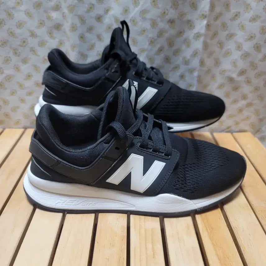 [BUNJANG] New Balance 247 Manticore Black White Sneakers / 뉴발란스 247 운동화 270