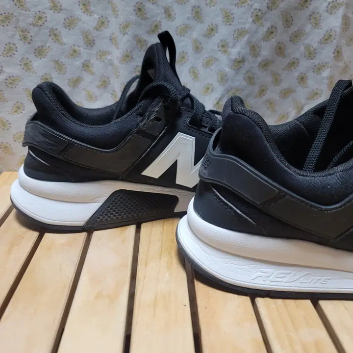 [BUNJANG] New Balance 247 Manticore Black White Sneakers / 뉴발란스 247 운동화 270