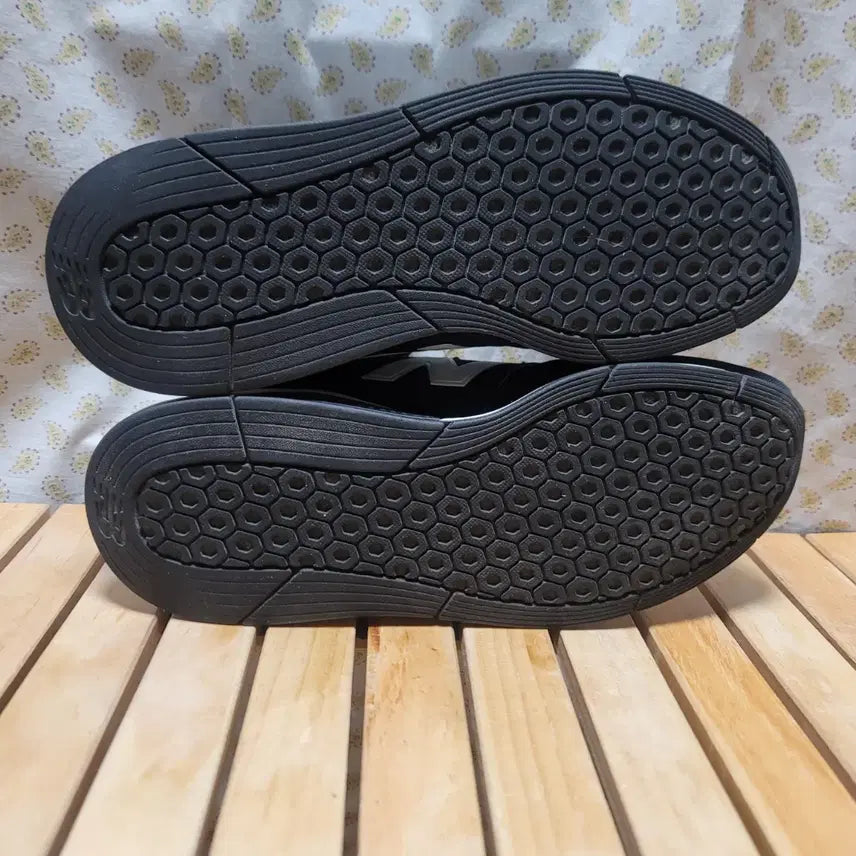 [BUNJANG] New Balance 247 Manticore Black White Sneakers / 뉴발란스 247 운동화 270