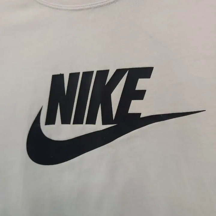 [SOLD OUT] 나이키 흰색 크롭반팔 티셔츠 여성