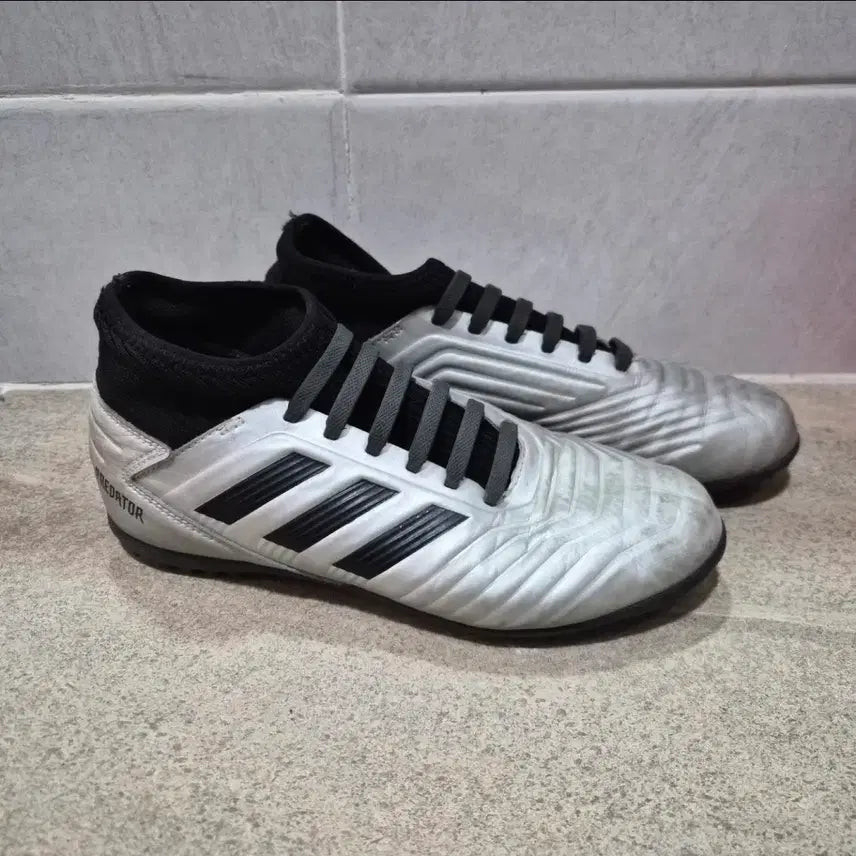 [BUNJANG] Adidas Futsal Shoes / [235-240] 아디다스 풋살화