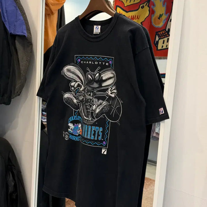 [BUNJANG] 90s Logo 7 NBA 샬럿 호네츠 페이딩 반팔 티셔츠 (USA) / 90s Logo 7 NBA 샬럿 호네츠 페이딩 반팔 티셔츠 (USA)