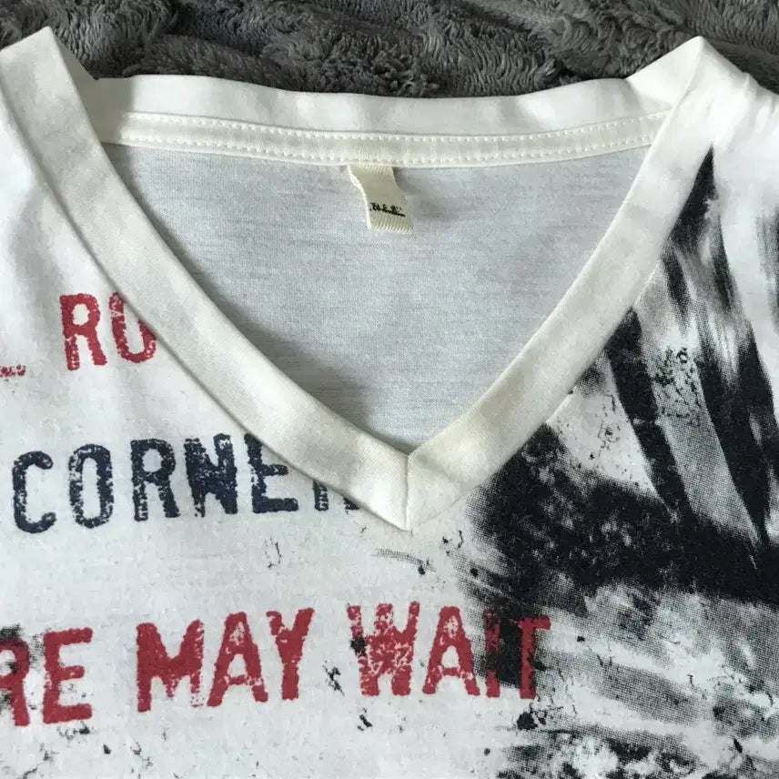 [SOLD OUT] 일본빈티지 펑크 갸루 브이넥 슬림핏 반팔티