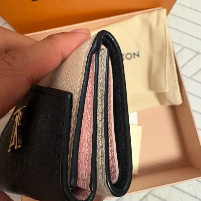 [SOLD OUT] 루이비통 락미 반지갑