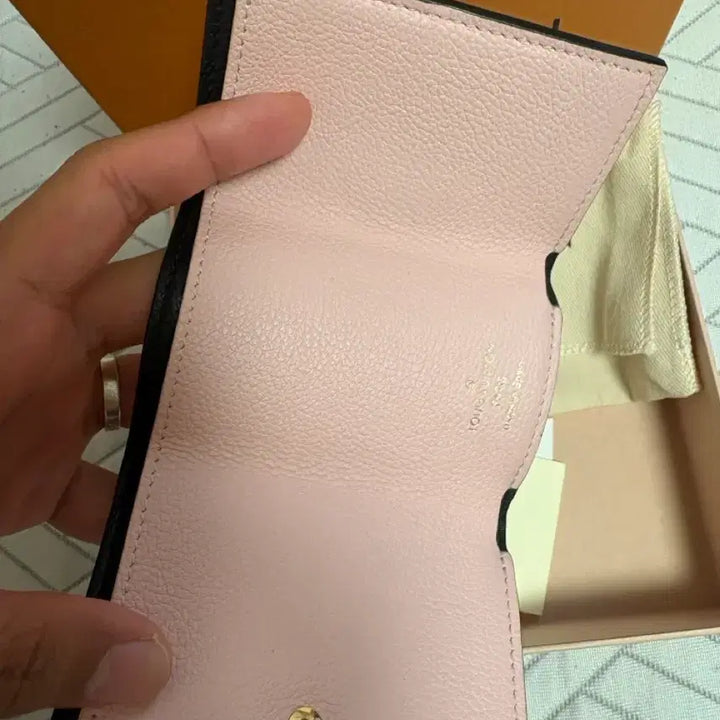 [SOLD OUT] 루이비통 락미 반지갑