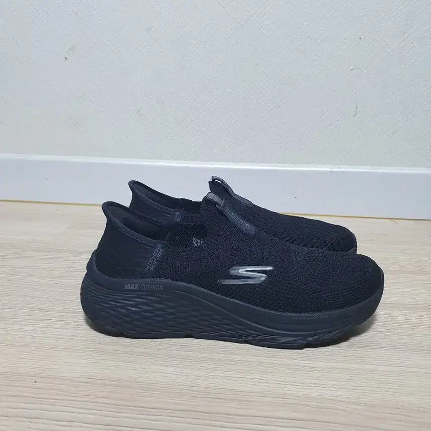 [BUNJANG] Skechers Max Cushioning Slip-on 245 Sneakers / 스케쳐스 맥스쿠셔닝 슬립온 245