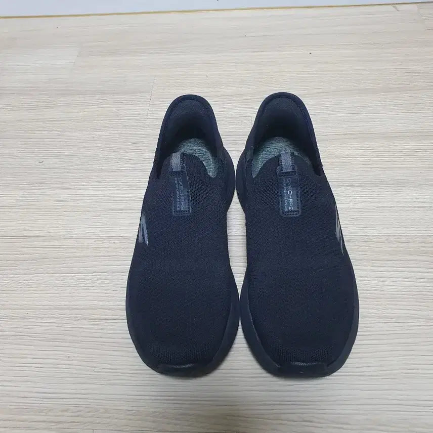 [BUNJANG] Skechers Max Cushioning Slip-on 245 Sneakers / 스케쳐스 맥스쿠셔닝 슬립온 245