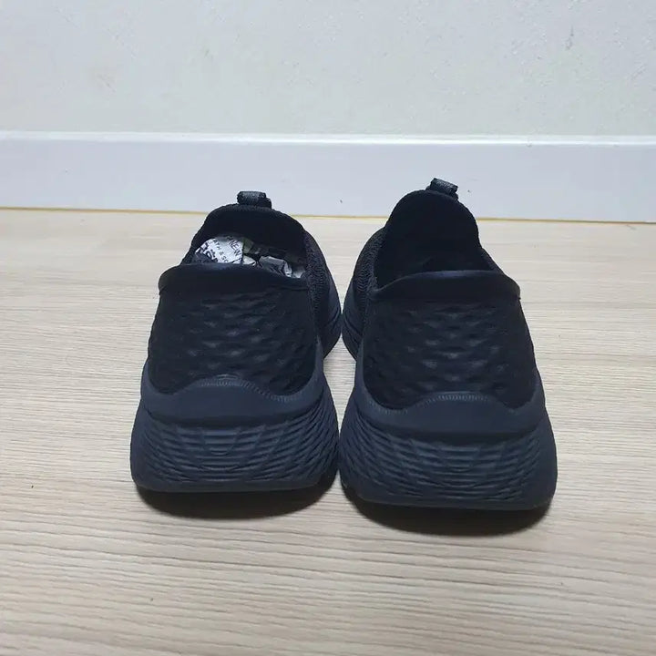 [BUNJANG] Skechers Max Cushioning Slip-on 245 Sneakers / 스케쳐스 맥스쿠셔닝 슬립온 245