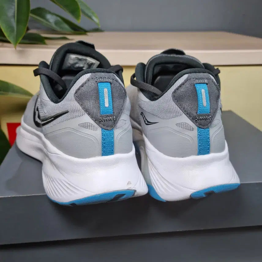 [BUNJANG] Saucony Guide 16 Running Shoes (255) / Saucony Guide 16 런닝화 (255)