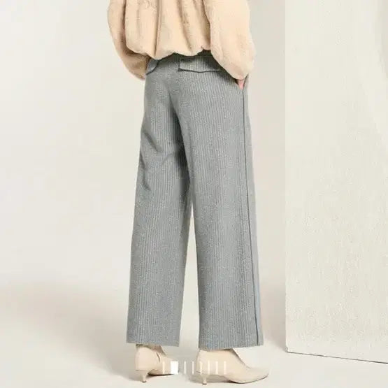 [BUNJANG] MINE Collarless Zip-up Jacket / 마인 엠블럼 칼라리스 집업 한섬
