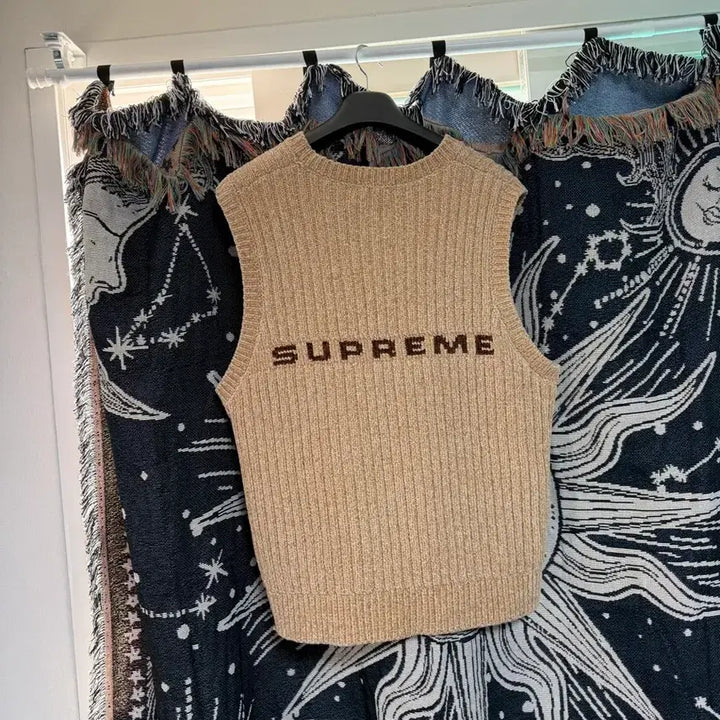 [BUNJANG] Supreme Knit Vest 24FW M Size / 슈프림 니트 베스트 24f/w M사이즈