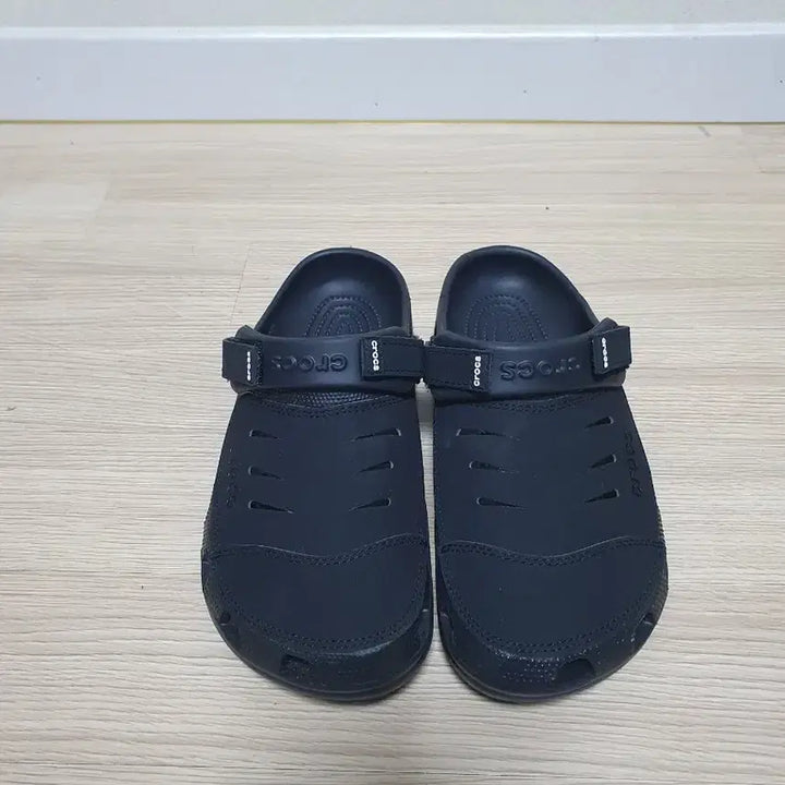 [SOLD OUT] 크록스 유콘 슬리퍼 265