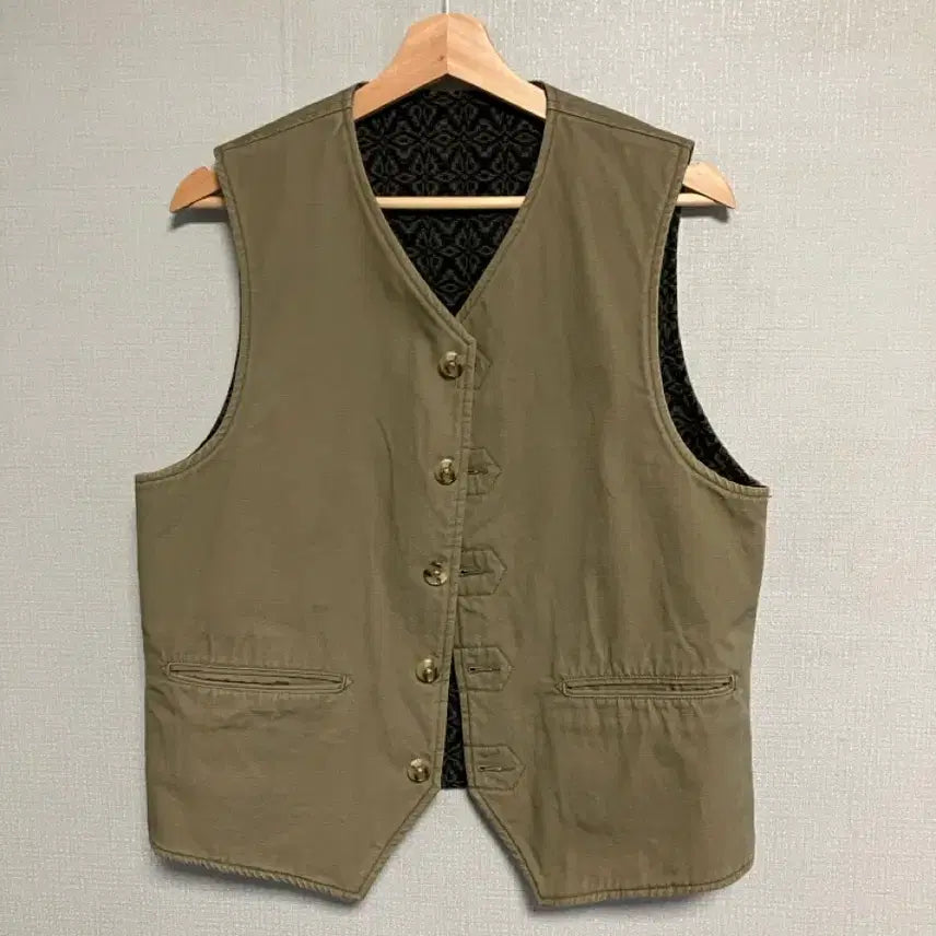 [SOLD OUT] 엔지니어드 가먼츠 베스트 M 카키