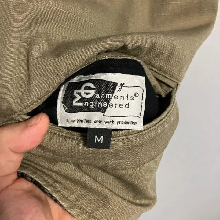 [SOLD OUT] 엔지니어드 가먼츠 베스트 M 카키