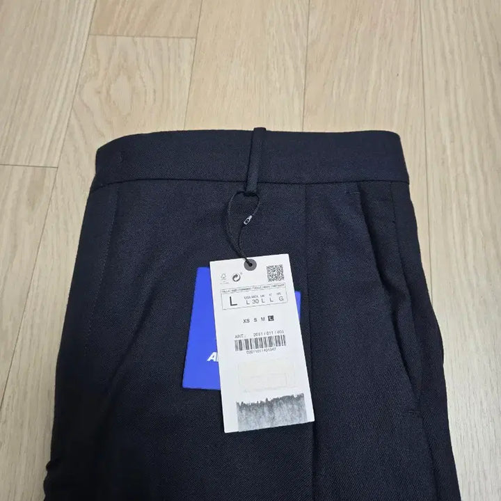 [SOLD OUT] 자라 아더에러 핀턱 트라우저 네이비