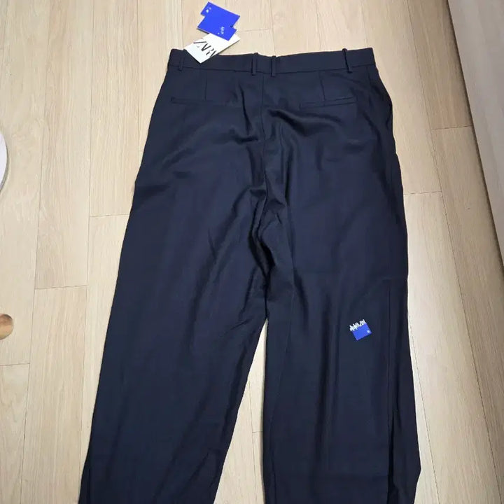 [SOLD OUT] 자라 아더에러 핀턱 트라우저 네이비