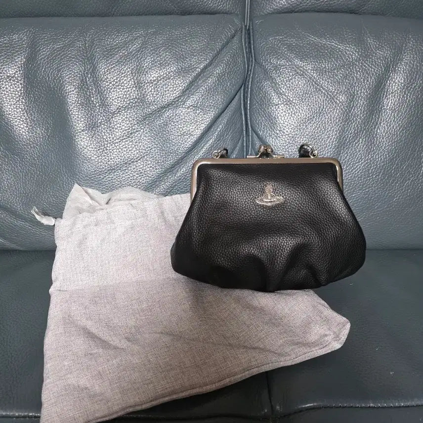 [BUNJANG] Vivienne Westwood Black 2-Way Gagamguchi Bag / 비비안웨스트우드 2way 블랙 가마구치 백 (복조리백)