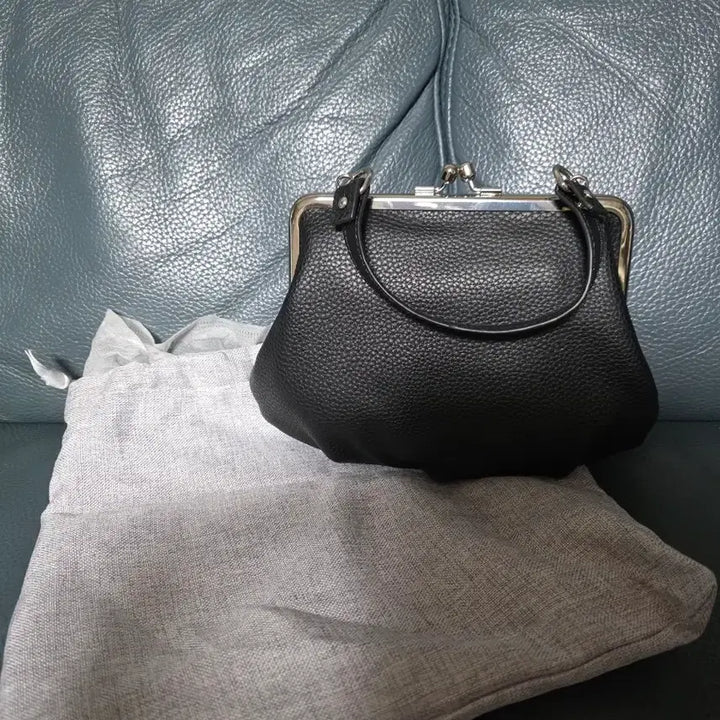 [BUNJANG] Vivienne Westwood Black 2-Way Gagamguchi Bag / 비비안웨스트우드 2way 블랙 가마구치 백 (복조리백)