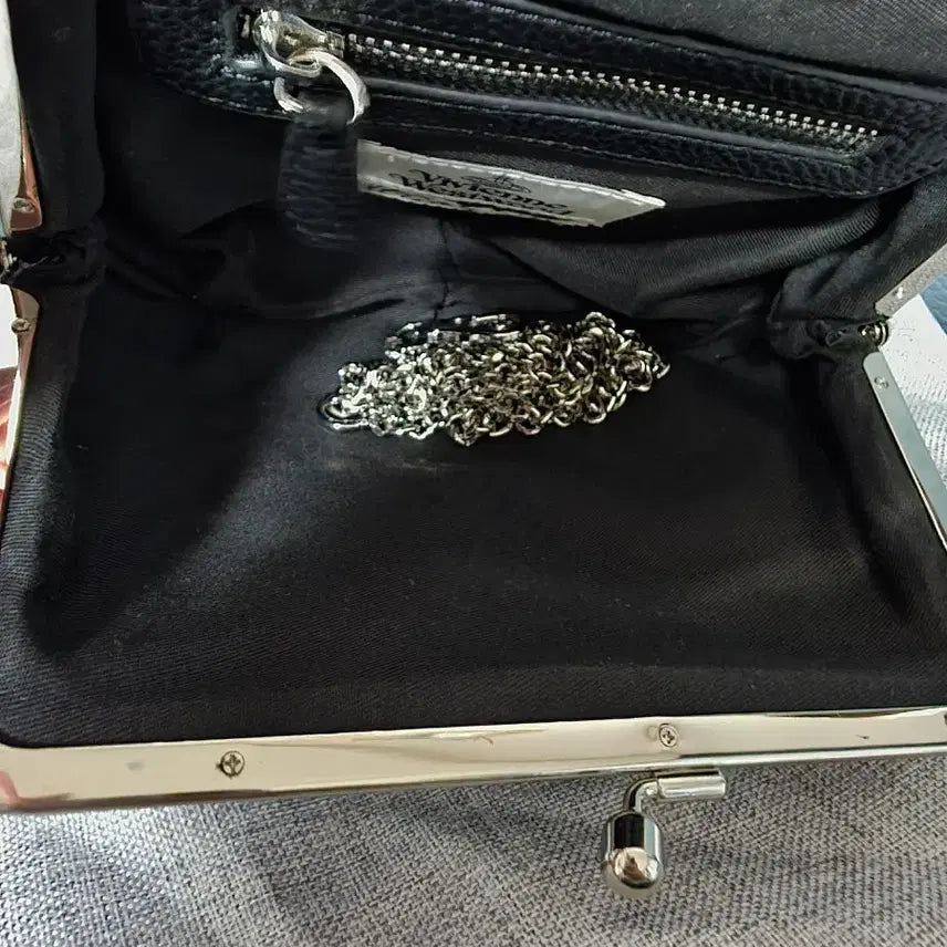 [BUNJANG] Vivienne Westwood Black 2-Way Gagamguchi Bag / 비비안웨스트우드 2way 블랙 가마구치 백 (복조리백)