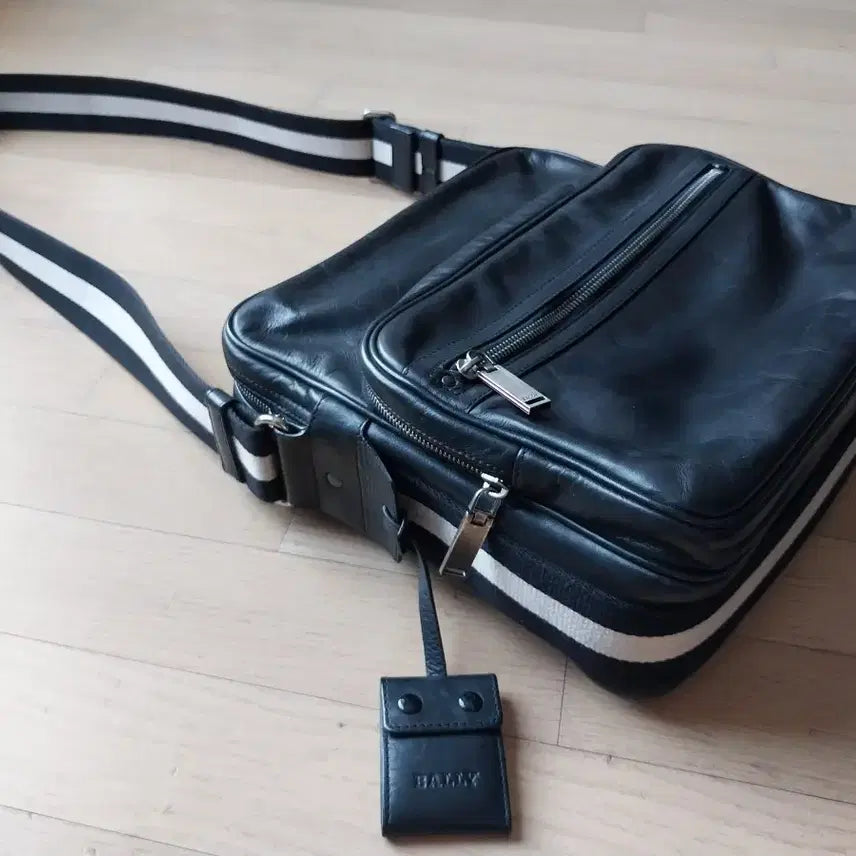 [SOLD OUT] Bally 발리 정품 블랙 레더 크로스백