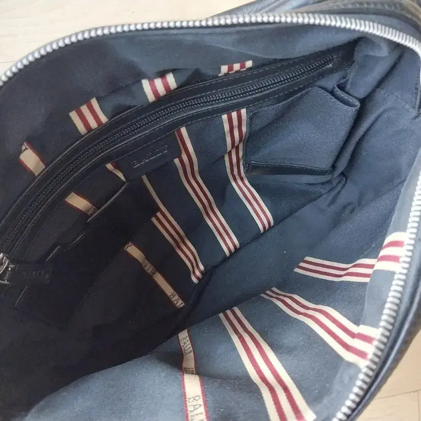 [SOLD OUT] Bally 발리 정품 블랙 레더 크로스백